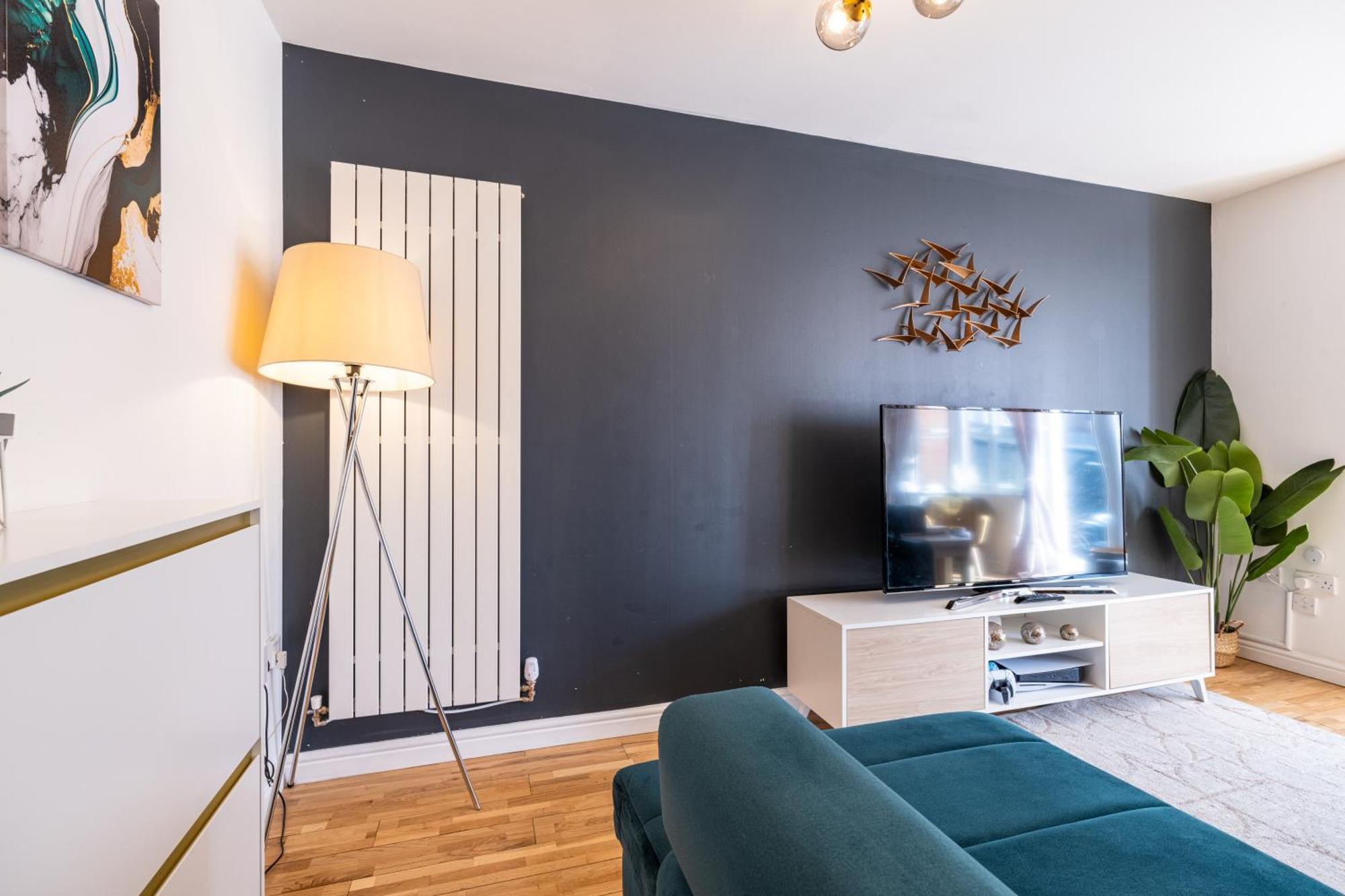 Modern And Spacious Home From Home 1 Mile From M1 - With Netflix, Prime Video, Ps5, Free Parking, Superfast Wifi, Bbq - Sleeps 11 - By Brightleap Apartments Milton Keynes Luaran gambar