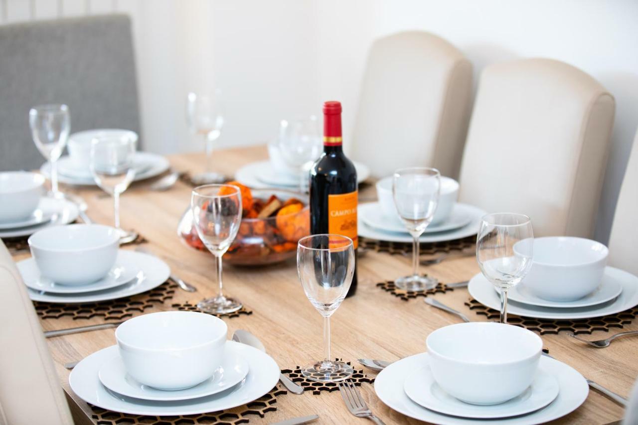 Modern And Spacious Home From Home 1 Mile From M1 - With Netflix, Prime Video, Ps5, Free Parking, Superfast Wifi, Bbq - Sleeps 11 - By Brightleap Apartments Milton Keynes Luaran gambar
