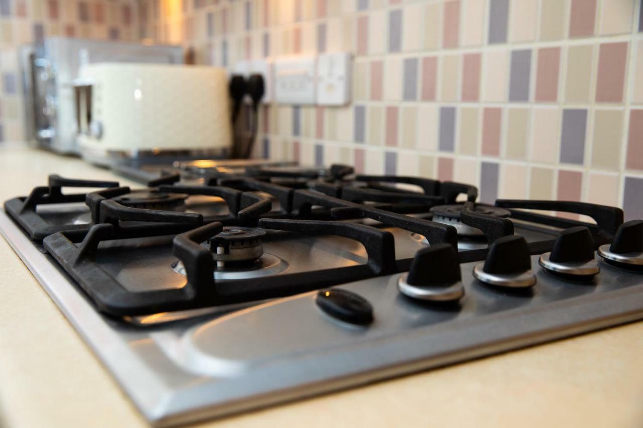 Modern And Spacious Home From Home 1 Mile From M1 - With Netflix, Prime Video, Ps5, Free Parking, Superfast Wifi, Bbq - Sleeps 11 - By Brightleap Apartments Milton Keynes Luaran gambar